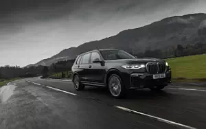 BMW X7 M50d UK-spec car wallpapers