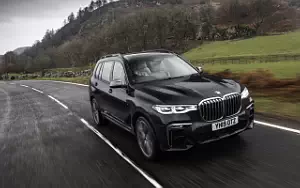 BMW X7 M50d UK-spec car wallpapers