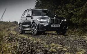 BMW X7 M50d UK-spec car wallpapers