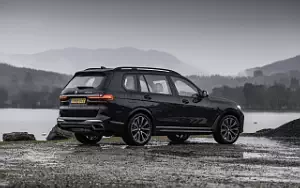 BMW X7 M50d UK-spec car wallpapers