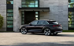 Audi Q8 55 TFSI e quattro car wallpapers