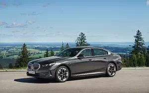 BMW 530e (Sophisto Grey Metallic) car wallpapers