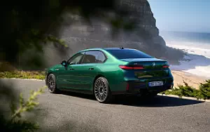 BMW i7 M70 xDrive (Aurora Diamond Green) car wallpapers