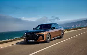 BMW i7 M70 xDrive (Two Tone Liquid Copper Sapphire Black) car wallpapers