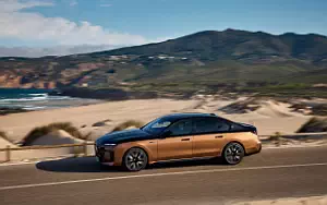 BMW i7 M70 xDrive (Two Tone Liquid Copper Sapphire Black) car wallpapers