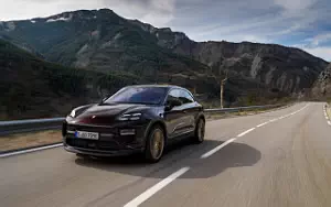 Porsche Macan 4 (Copper Ruby Metallic) car wallpapers