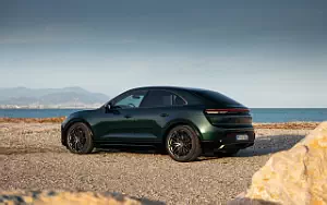 Porsche Macan Turbo (Porsche Racing Green Metallic) car wallpapers