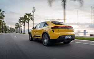 Porsche Macan Turbo (Speed Yellow) car wallpapers