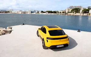 Porsche Macan Turbo (Speed Yellow) car wallpapers