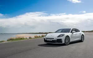 Porsche Panamera 4 E-Hybrid (Carrara White Metallic) car wallpapers