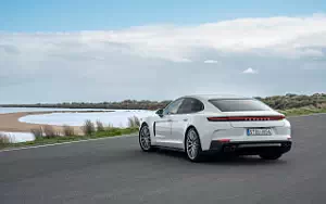 Porsche Panamera 4 E-Hybrid (Carrara White Metallic) car wallpapers