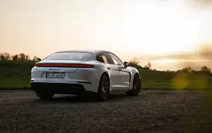 Porsche Panamera 4S E-Hybrid (Carrara White Metallic) car wallpapers