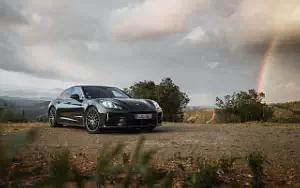 Porsche Panamera (Volcano Grey Metallic) car wallpapers